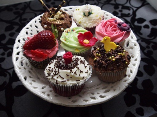 Tease Bakery Cupcake Plate