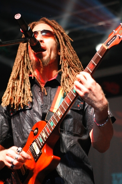 Things to do in Jamaica: Jallanzo Guitarist Dubtonic Kru